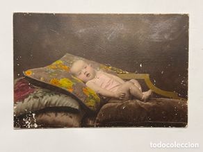Fotografia antiga: NIÑOS. Barcelona fotógrafia coloreada. Bebe sobre mullidas almohadas. VILASECA, fotógrafo (a.1931)